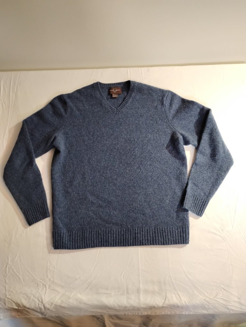 Black Brown 1826 Men's 100% Lambswool V-Neck Sweater Blue Medium